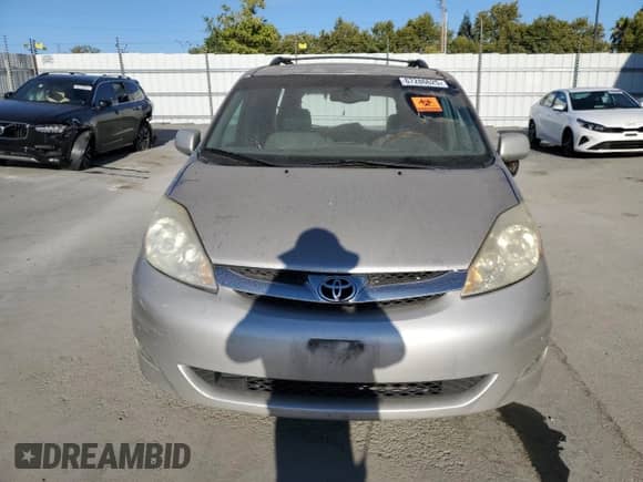 2006 Toyota Sienna XLE z VIN 5TDBA22C46S055629, wystawiony jako Copart lot #67286625 z przebiegiem 294 138 mil mil oraz Szkoda całkowita • Salvage title. Historia ofert i sprzedaży dostępna na DreamBid. Obrazek 5.