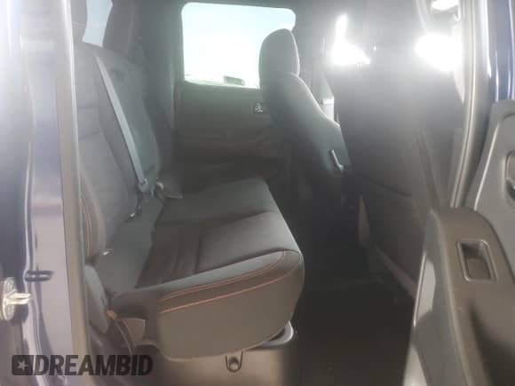 2022 Nissan Frontier Pro-4X z VIN 1N6ED1EK6NN675417, wystawiony jako Copart lot #65294555 z przebiegiem 58 384 mil mil oraz Szkoda całkowita • Salvage title. Historia ofert i sprzedaży dostępna na DreamBid. Obrazek 10.