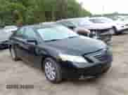 2008 Toyota Camry LE z VIN 4T1BE46K98U232736, wystawiony jako IAAI lot #43229747 z przebiegiem 198 928 mil mil oraz . Historia ofert i sprzedaży dostępna na DreamBid. Obrazek 1.