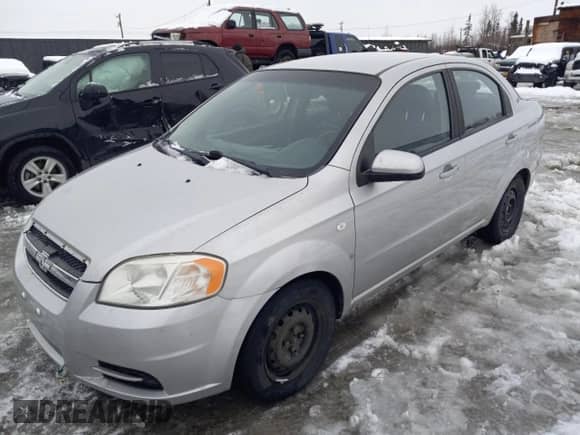 2008 Chevrolet Aveo LS z VIN KL1TD56638B007526, wystawiony jako Copart lot #76838014 z przebiegiem 91 805 mil mil oraz Szkoda całkowita • Salvage title. Historia ofert i sprzedaży dostępna na DreamBid. Obrazek 1.