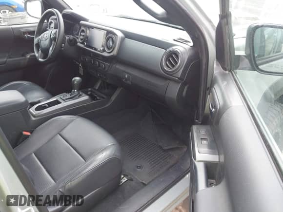 2023 Toyota Tacoma SR z VIN 3TMCZ5AN7PM543217, wystawiony jako IAAI lot #43400966 z przebiegiem 59 385 mil mil oraz . Historia ofert i sprzedaży dostępna na DreamBid. Obrazek 5.