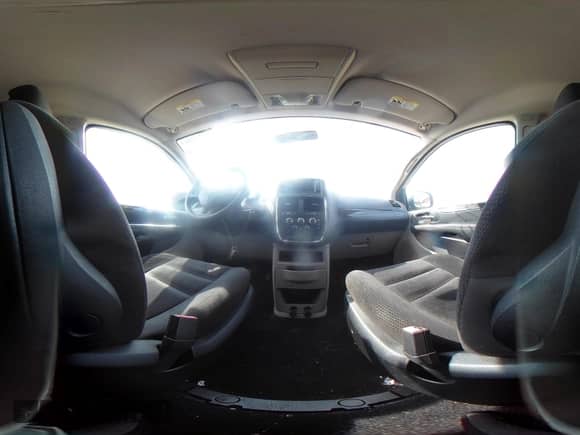 2017 Dodge Grand Caravan SE Plus z VIN 2C4RDGBG8HR655829, wystawiony jako IAAI lot #43534083 z przebiegiem 131 804 mil mil oraz . Historia ofert i sprzedaży dostępna na DreamBid. Obrazek 20.