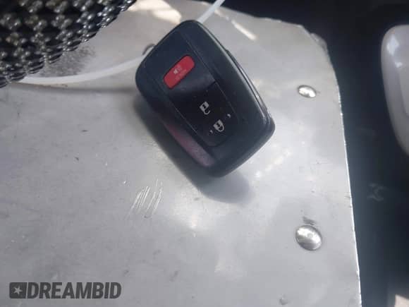 2017 Toyota Prius Two z VIN JTDKARFU0H3042988, wystawiony jako IAAI lot #42580166 z przebiegiem 169 300 mil mil oraz . Historia ofert i sprzedaży dostępna na DreamBid. Obrazek 11.