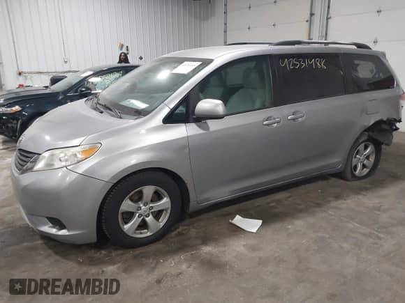 2011 Toyota Sienna LE AAS with VIN 5TDKK3DCXBS121031, listed as a IAAI auction lot 42531488 with 231,860 mi miles and . Bid and sale history available at DreamBid. Image 2.