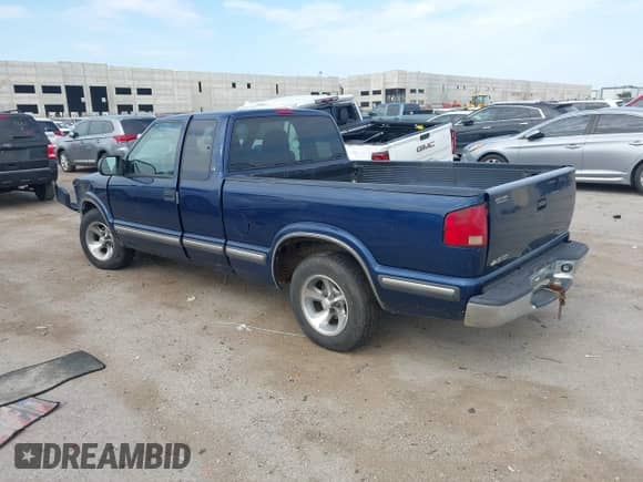 1999 Chevrolet S-10 LS с VIN 1GCCS19X8X8160572, выставлен на аукционе IAAI как лот 42712147 с пробегом 150 886 миль миль и . История ставок и продаж доступна на DreamBid. Изображение 3.