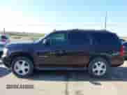 2009 Chevrolet Tahoe 2LT z VIN 1GNFC230X9R194481, wystawiony jako IAAI lot #43084869 z przebiegiem 240 788 mil mil oraz . Historia ofert i sprzedaży dostępna na DreamBid. Obrazek 14.