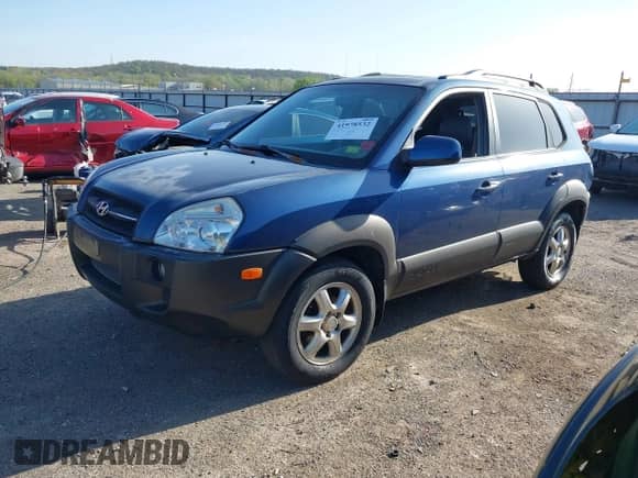 2005 Hyundai Tucson GLS with VIN KM8JN72D25U064079, listed as a IAAI auction lot 41978532 with 216,775 mi miles and . Bid and sale history available at DreamBid. Image 2.
