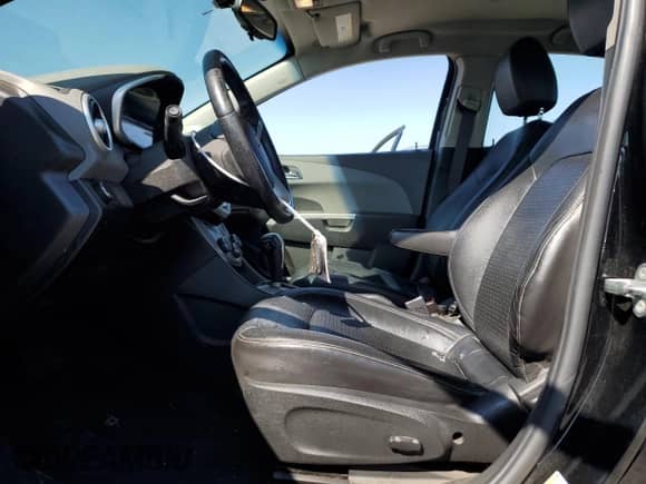 2018 Chevrolet Sonic Premier z VIN 1G1JF5SB0J4104957, wystawiony jako Copart lot #67417375 z przebiegiem 85 988 mil mil oraz Szkoda całkowita • Salvage title. Historia ofert i sprzedaży dostępna na DreamBid. Obrazek 7.