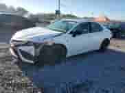 2023 Toyota Camry SE z VIN 4T1T11AK2PU153283, wystawiony jako Copart lot #82600845 z przebiegiem 42 960 mil mil oraz Szkoda całkowita • Salvage title. Historia ofert i sprzedaży dostępna na DreamBid. Obrazek 1.