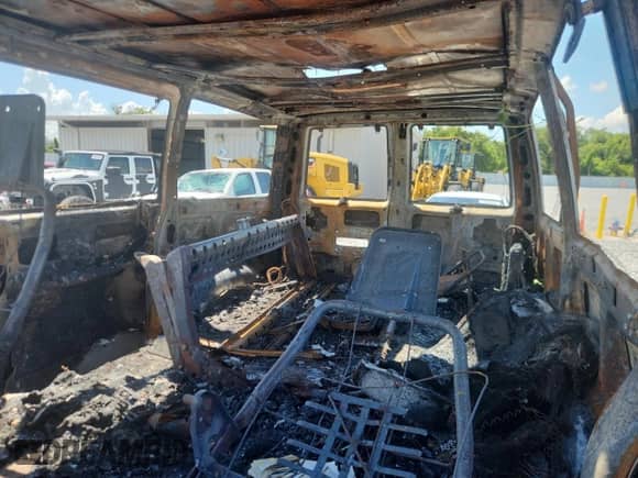 2003 Chevrolet Astro z VIN 1GNDM19X43B106544, wystawiony jako Copart lot #70268865 z przebiegiem Nie podano mil oraz Szkoda całkowita • Salvage title. Historia ofert i sprzedaży dostępna na DreamBid. Obrazek 10.