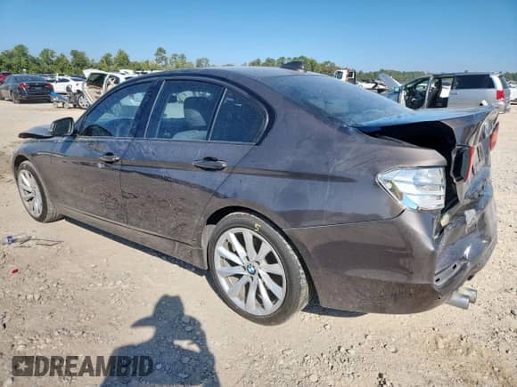 2013 BMW 3 Series 328i с VIN WBA3A5G59DNP25000, выставлен на аукционе Copart как лот 82356425 с пробегом 184 498 миль миль и Списание • Salvage title. История ставок и продаж доступна на DreamBid. Изображение 2.