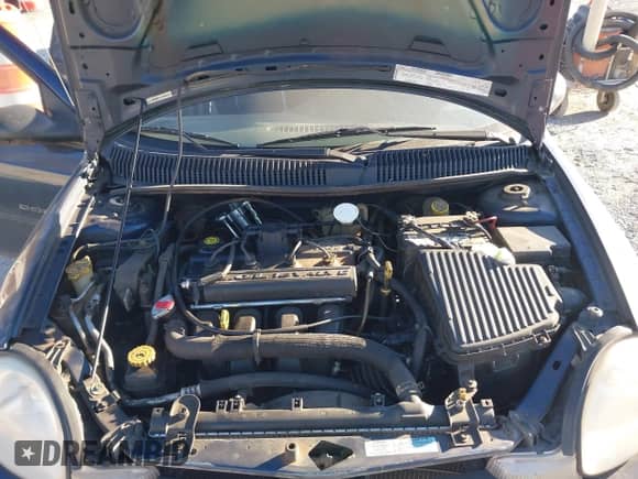 2000 Dodge Neon Highline z VIN 1B3ES46C5YD718657, wystawiony jako IAAI lot #41453415 z przebiegiem 183 574 mil mil oraz . Historia ofert i sprzedaży dostępna na DreamBid. Obrazek 10.