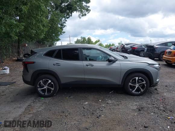 2024 Chevrolet Trax 1RS с VIN KL77LGE2XRC130711, выставлен на аукционе IAAI как лот 42781197 с пробегом 4 500 миль миль и . История ставок и продаж доступна на DreamBid. Изображение 13.