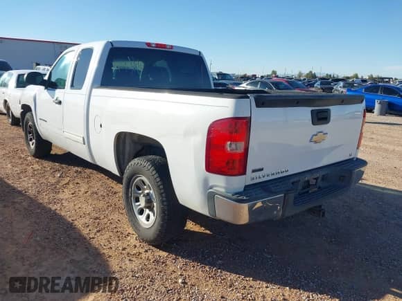 2012 Chevrolet Silverado 1500 LS z VIN 1GCRCREA1CZ180190, wystawiony jako IAAI lot #43498150 z przebiegiem 298 253 mil mil oraz . Historia ofert i sprzedaży dostępna na DreamBid. Obrazek 3.