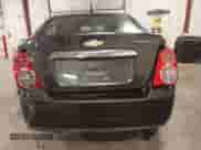 2014 Chevrolet Sonic LT z VIN 1G1JC5SH0E4225362, wystawiony jako IAAI lot #43387136 z przebiegiem 184 721 mil mil oraz . Historia ofert i sprzedaży dostępna na DreamBid. Obrazek 16.