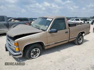 1997 Chevrolet Silverado 1500 z VIN 1GCEC14W6VZ253733, wystawiony jako Copart lot #66991994 z przebiegiem 261 797 mil mil oraz Szkoda całkowita • Salvage title. Historia ofert i sprzedaży dostępna na DreamBid. Obrazek 1.