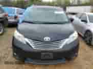 2012 Toyota Sienna XLE z VIN 5TDYK3DC6CS278292, wystawiony jako Copart lot #52770125 z przebiegiem 219 699 mil mil oraz Szkoda całkowita • Salvage title. Historia ofert i sprzedaży dostępna na DreamBid. Obrazek 8.