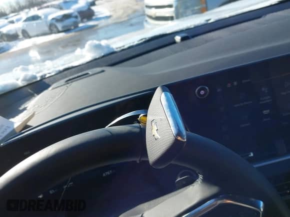 2025 Chevrolet Equinox AWD LT z VIN 3GNAXPEG2SL123245, wystawiony jako IAAI lot #41613932 z przebiegiem 4 767 mil mil oraz . Historia ofert i sprzedaży dostępna na DreamBid. Obrazek 11.