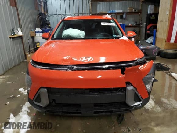 2024 Hyundai Kona SEL z VIN KM8HBCAB3RU136381, wystawiony jako Copart lot #81465344 z przebiegiem 4 200 mil mil oraz Szkoda całkowita • Salvage title. Historia ofert i sprzedaży dostępna na DreamBid. Obrazek 5.