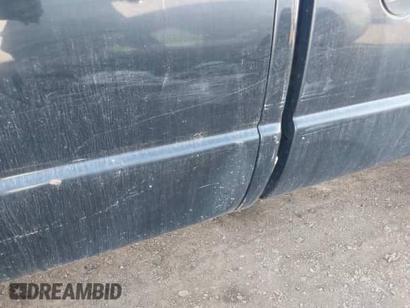 2003 Dodge 2500 ST z VIN 3D7KU28W23G734226, wystawiony jako IAAI lot #43507066 z przebiegiem 211 853 mil mil oraz . Historia ofert i sprzedaży dostępna na DreamBid. Obrazek 19.