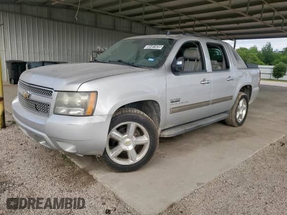 2011 Chevrolet Avalanche LT с VIN 3GNMCFE09BG408510, выставлен на аукционе Copart как лот 56491635 с пробегом 220 015 миль миль и Чистый • Clean title. История ставок и продаж доступна на DreamBid. Изображение 1.