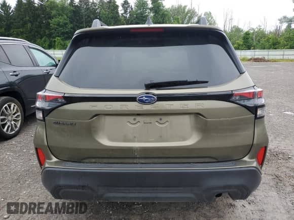 2025 Subaru Forester Premium z VIN JF2SLDDC4SH443673, wystawiony jako Copart lot #62742775 z przebiegiem Nie podano mil oraz Szkoda całkowita • Salvage title. Historia ofert i sprzedaży dostępna na DreamBid. Obrazek 6.
