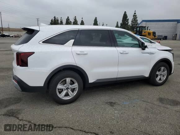2024 Kia Sorento LX with VIN 5XYRG4JCXRG309422, listed as a Copart auction lot 58102025 with 13,907 mi miles and Salvage title. Bid and sale history available at DreamBid. Image 3.