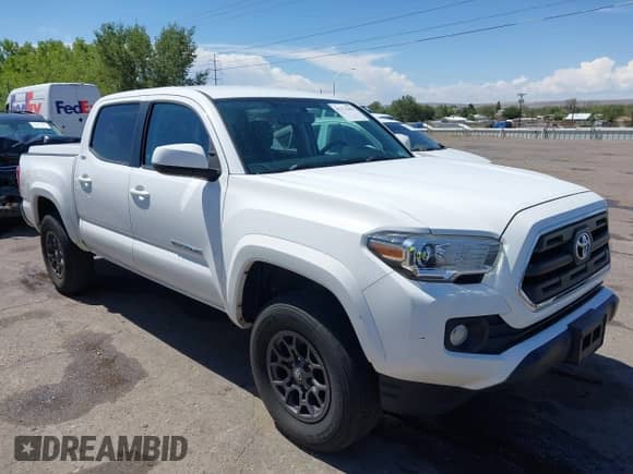 2017 Toyota Tacoma SR5 with VIN 3TMCZ5AN3HM085600, listed as a IAAI auction lot 43176302 with 105,581 mi miles and . Bid and sale history available at DreamBid. Image 13.