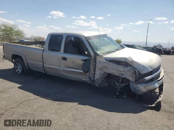 2000 Chevrolet Silverado 2500 LS z VIN 1GCGK29U6YE230425, wystawiony jako Copart lot #60396665 z przebiegiem Nie podano mil oraz Szkoda całkowita • Salvage title. Historia ofert i sprzedaży dostępna na DreamBid. Obrazek 4.