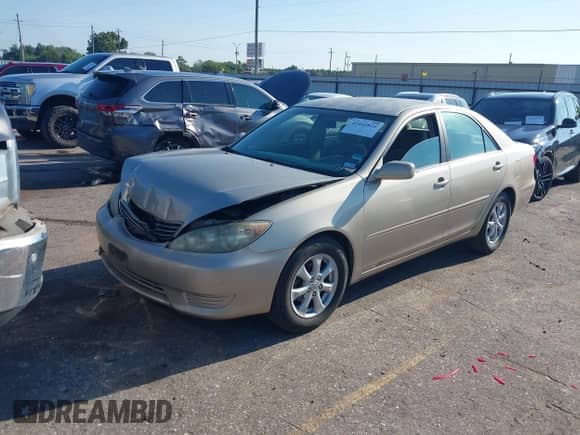2005 Toyota Camry STD with VIN 4T1BE32KX5U084110, listed as a IAAI auction lot 43162822 with 210,556 mi miles and . Bid and sale history available at DreamBid. Image 16.
