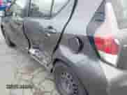 2015 Toyota Prius One z VIN JTDKDTB39F1107024, wystawiony jako IAAI lot #43111598 z przebiegiem 325 635 mil mil oraz . Historia ofert i sprzedaży dostępna na DreamBid. Obrazek 17.