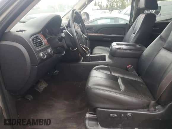 2007 Chevrolet Silverado 1500 LTZ z VIN 3GCEK13M17G551970, wystawiony jako Copart lot #80522755 z przebiegiem Nie podano mil oraz Czysty tytuł • Clean title. Historia ofert i sprzedaży dostępna na DreamBid. Obrazek 7.