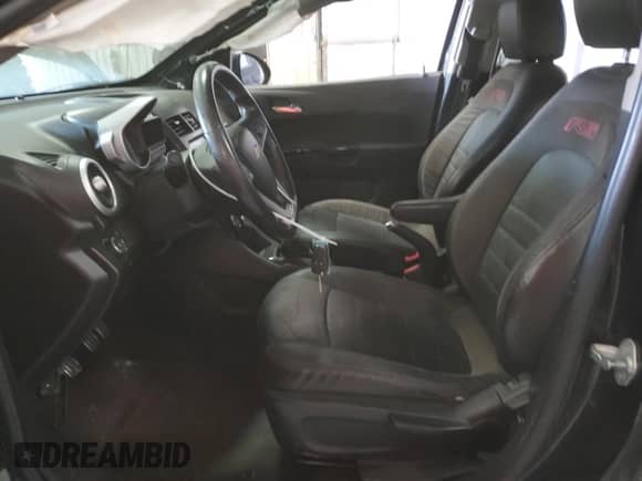 2013 Chevrolet Sonic RS z VIN 1G1JH6SB7D4222282, wystawiony jako Copart lot #53361875 z przebiegiem 85 963 mil mil oraz Szkoda całkowita • Salvage title. Historia ofert i sprzedaży dostępna na DreamBid. Obrazek 7.