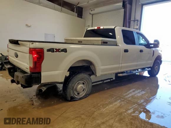 2019 Ford F-250 XL with VIN 1FT7W2B60KEC69082, listed as a Copart auction lot 72031715 with 195,244 mi miles and Clean title. Bid and sale history available at DreamBid. Image 3.