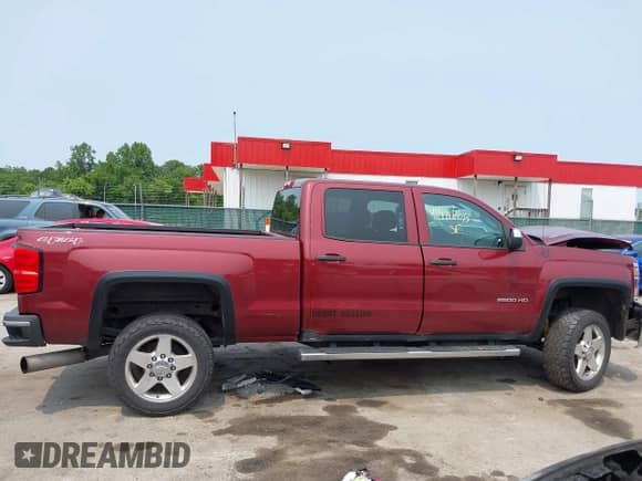 2015 Chevrolet Silverado 2500HD LT z VIN 1GC1KVE83FF102831, wystawiony jako IAAI lot #42411608 z przebiegiem 140 538 mil mil oraz . Historia ofert i sprzedaży dostępna na DreamBid. Obrazek 13.