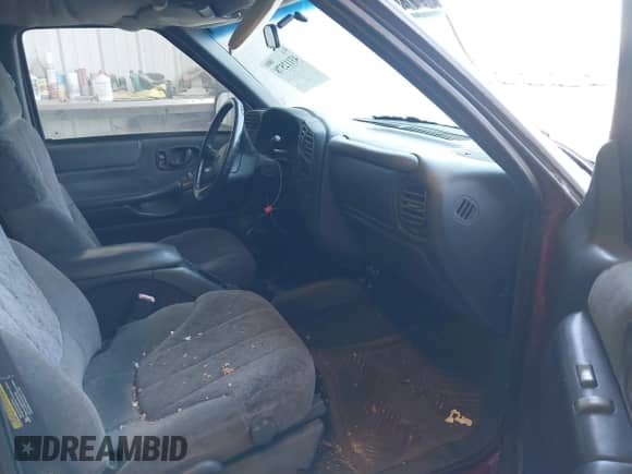 2002 Chevrolet S-10 LS с VIN 1GCDT13W52K186107, выставлен на аукционе IAAI как лот 43112578 с пробегом 195 794 миль миль и . История ставок и продаж доступна на DreamBid. Изображение 5.