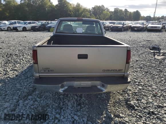 2000 Chevrolet S-10 с VIN 1GCCS1440YK109956, выставлен на аукционе Copart как лот 80080195 с пробегом 129 835 миль миль и Списание • Salvage title. История ставок и продаж доступна на DreamBid. Изображение 6.