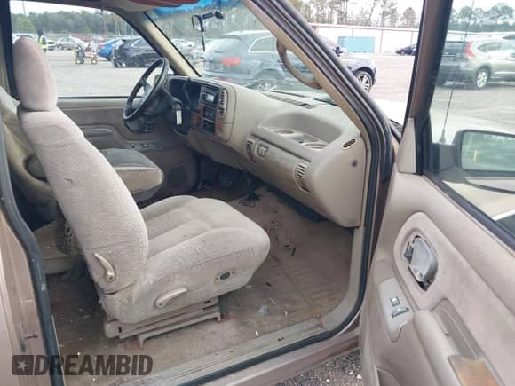 1996 Chevrolet Silverado 1500 with VIN 2GCEC19MXT1108899, listed as a IAAI auction lot 43578435 with 314,716 mi miles and . Bid and sale history available at DreamBid. Image 5.