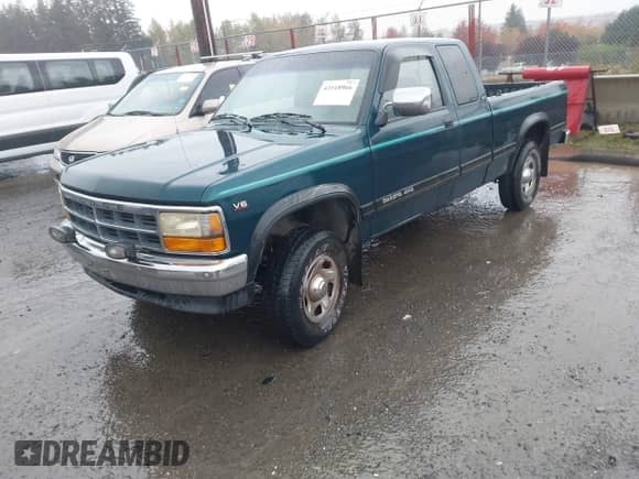 1994 Dodge Dakota z VIN 1B7GG23X5RW114066, wystawiony jako IAAI lot #43518966 z przebiegiem 246 882 mil mil oraz . Historia ofert i sprzedaży dostępna na DreamBid. Obrazek 2.