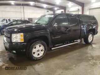 2013 Chevrolet Silverado 1500 LTZ z VIN 1GCRKTE7XDZ128367, wystawiony jako Copart lot #59583555 z przebiegiem 145 861 mil mil oraz Szkoda całkowita • Salvage title. Historia ofert i sprzedaży dostępna na DreamBid. Obrazek 1.