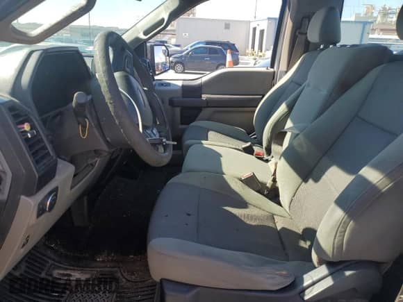 2016 Ford F-150 XL z VIN 1FTMF1C8XGKE90811, wystawiony jako Copart lot #81867245 z przebiegiem Nie podano mil oraz Szkoda całkowita • Salvage title. Historia ofert i sprzedaży dostępna na DreamBid. Obrazek 7.