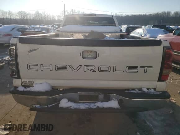 2006 Chevrolet Silverado 1500 Work Truck с VIN 3GCEK14V56G195822, выставлен на аукционе Copart как лот 41662095 с пробегом 236 950 миль миль и Списание • Salvage title. История ставок и продаж доступна на DreamBid. Изображение 10.