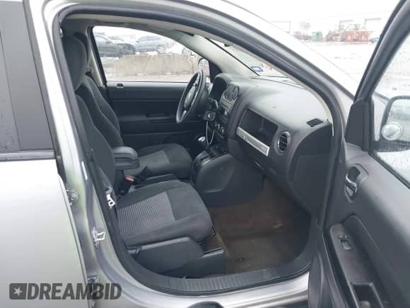 2017 Jeep Compass Sport с VIN 1C4NJCBA7HD124023, выставлен на аукционе IAAI как лот 41436187 с пробегом Не указан миль и . История ставок и продаж доступна на DreamBid. Изображение 5.