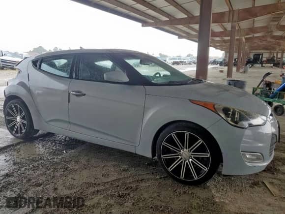 2014 Hyundai Veloster z VIN KMHTC6AD3EU214209, wystawiony jako Copart lot #69948355 z przebiegiem 144 925 mil mil oraz Szkoda całkowita • Salvage title. Historia ofert i sprzedaży dostępna na DreamBid. Obrazek 4.