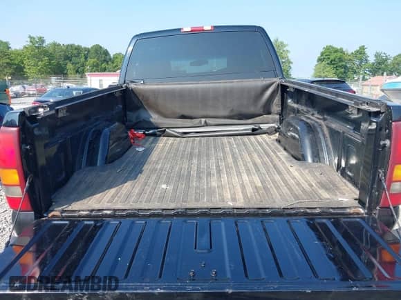 2002 GMC Sierra 1500 SLE z VIN 1GTEK14T52Z274044, wystawiony jako IAAI lot #42652944 z przebiegiem 154 078 mil mil oraz . Historia ofert i sprzedaży dostępna na DreamBid. Obrazek 8.
