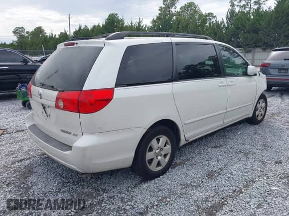 2010 Toyota Sienna XLE с VIN 5TDYK4CC3AS330112, выставлен на аукционе IAAI как лот 43295737 с пробегом 229 430 миль миль и . История ставок и продаж доступна на DreamBid. Изображение 4.
