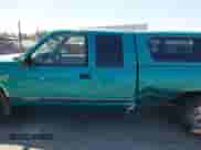 1995 GMC Sierra 1500 z VIN 2GTEC19K7S1506164, wystawiony jako IAAI lot #42595774 z przebiegiem 202 675 mil mil oraz . Historia ofert i sprzedaży dostępna na DreamBid. Obrazek 14.