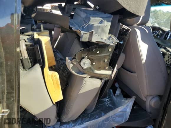 2022 Chevrolet Silverado 2500HD LT z VIN 1GC4YNE73NF227409, wystawiony jako Copart lot #85296955 z przebiegiem 180 864 mil mil oraz Szkoda całkowita • Salvage title. Historia ofert i sprzedaży dostępna na DreamBid. Obrazek 10.