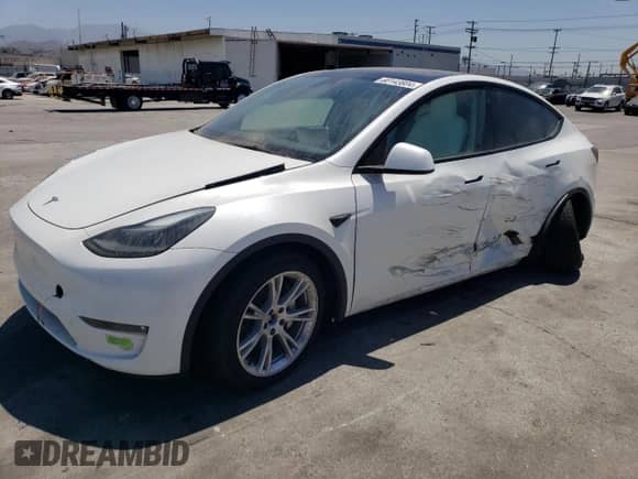 2022 Tesla Model Y Long Range с VIN 7SAYGDEE9NF554255, выставлен на аукционе Copart как лот 60143804 с пробегом 19 007 миль миль и Списание • Salvage title. История ставок и продаж доступна на DreamBid. Изображение 1.