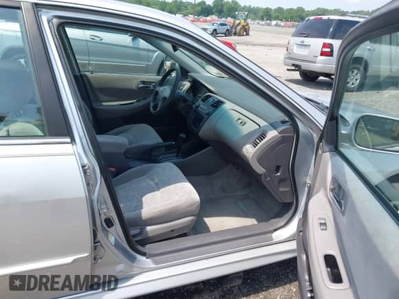 2002 Honda Accord EX with VIN 1HGCG56642A076174, listed as a IAAI auction lot 42819951 with 165,539 mi miles and . Bid and sale history available at DreamBid. Image 5.